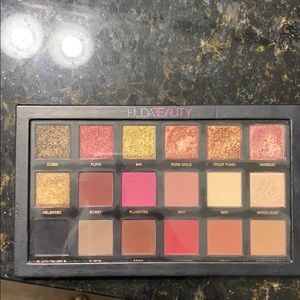 Huda beauty rose gold palette